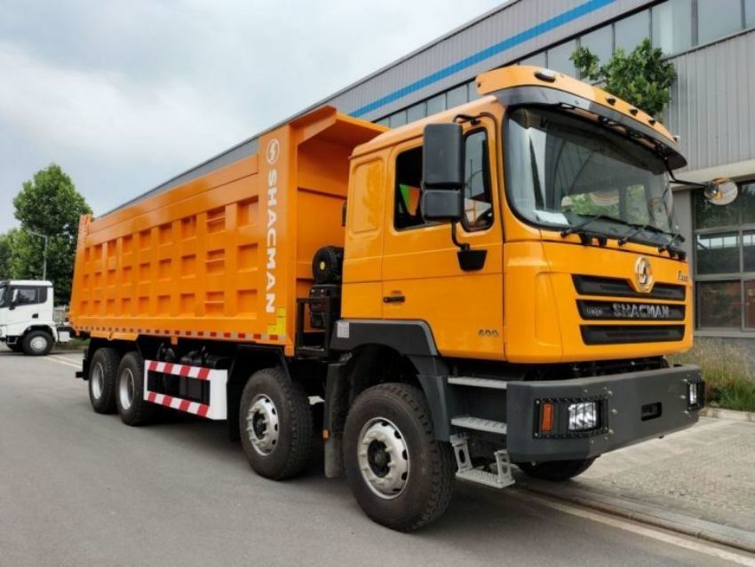 Shakman F3000 camion de décharge 8x4 375hp Euro V jaune pour le modèle SX3255DT384