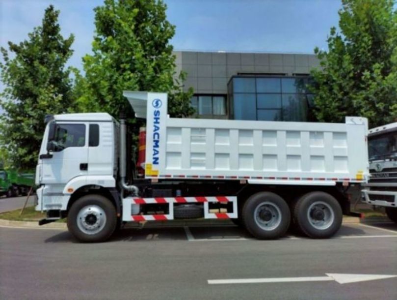 SHACMAN F3000 camion de décharge 6x4 moteur WEICHAI 420hp Euro II blanc à 10 pneus
