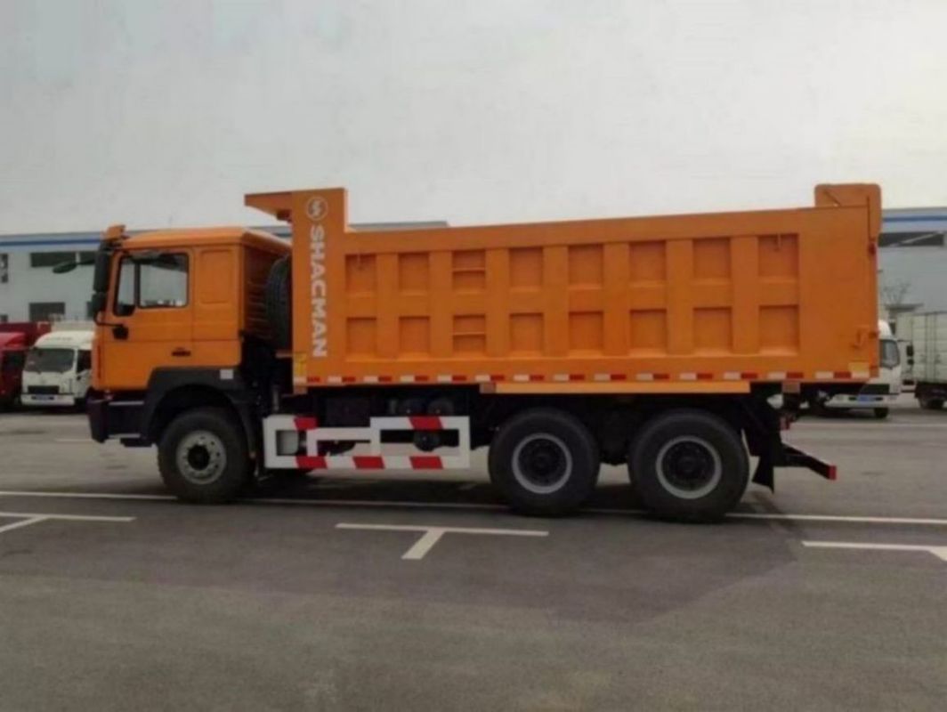 SHACMAN Single Sleeper Dump Truck F3000 6x4 400hp EuroII Des performances puissantes et une capacité de charge utile