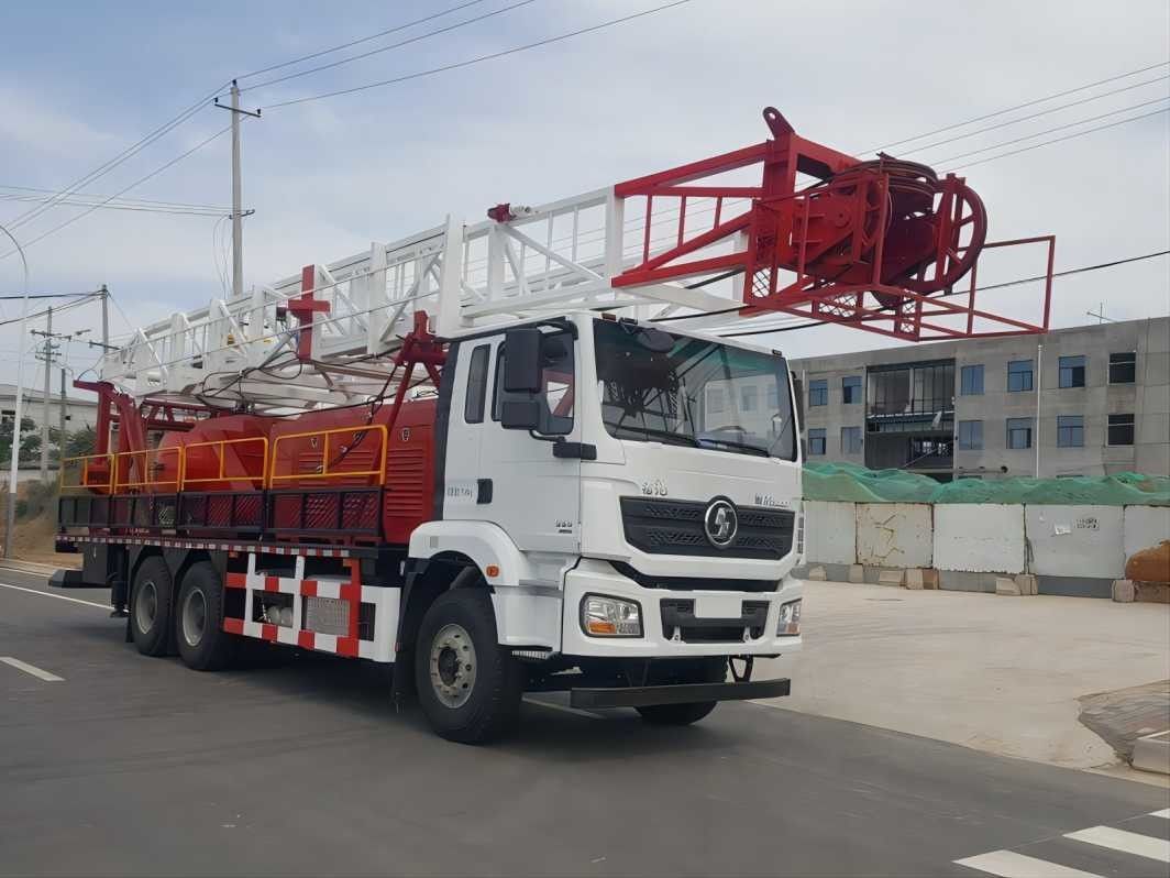 Vélos de forage pétrolier SHACMAN H3000 6x4 380HP EuroII Blanc 50Ton Vélos de déplacement de plateforme pétrolière