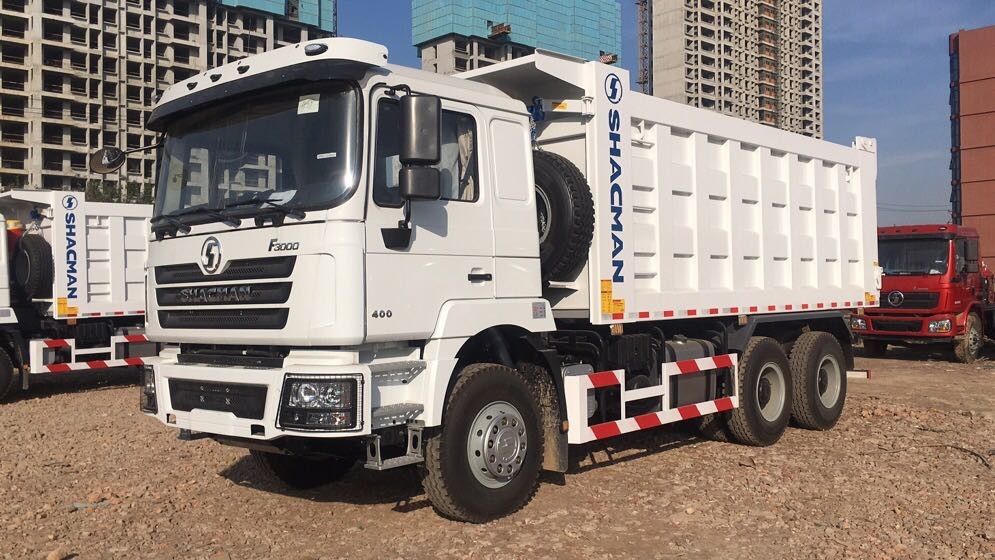 Pour les véhicules à trois axes, le véhicule à trois axes H3000 6x4 400 chevaux EuroII 50 tonnes