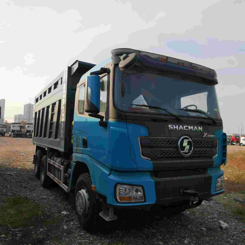 Camion à décharge lourde de 400 ch configuré avec suspension aérienne pour des performances optimales