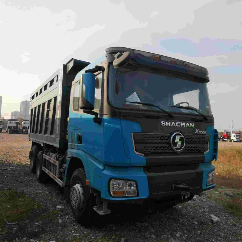 Camion à décharge lourde de 400 ch configuré avec suspension aérienne pour des performances optimales
