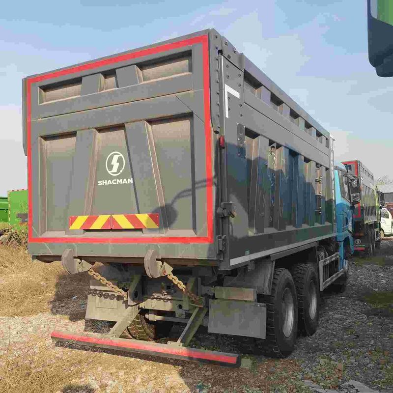 Camion à décharge lourde de 400 ch configuré avec suspension aérienne pour des performances optimales
