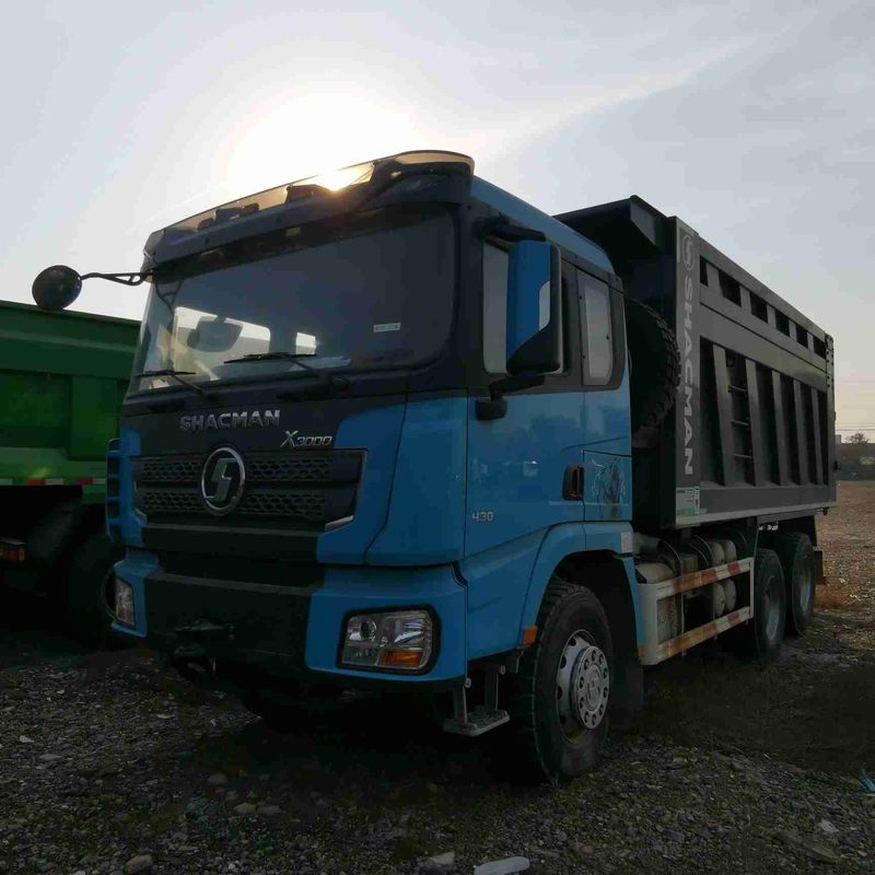 Camion à décharge lourde de 400 ch configuré avec suspension aérienne pour des performances optimales