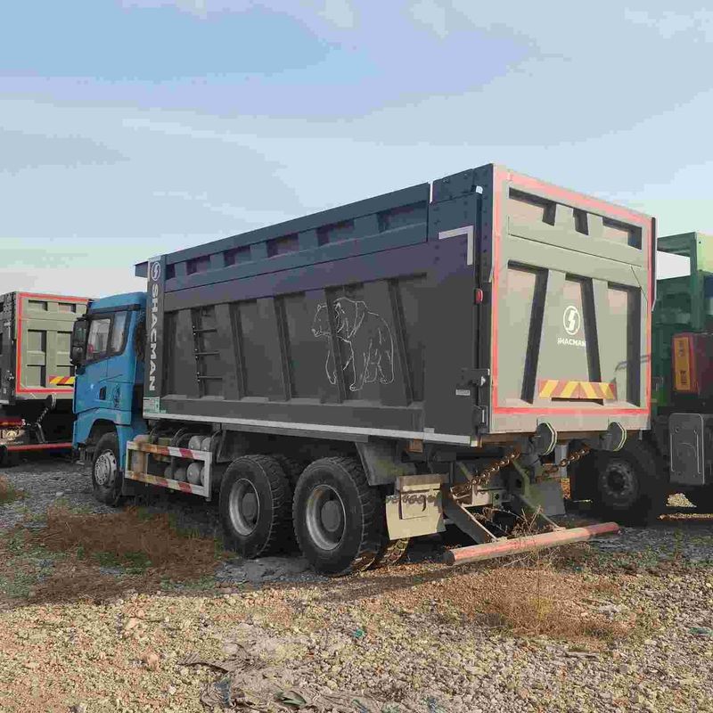 Camion à décharge lourde de 400 ch configuré avec suspension aérienne pour des performances optimales