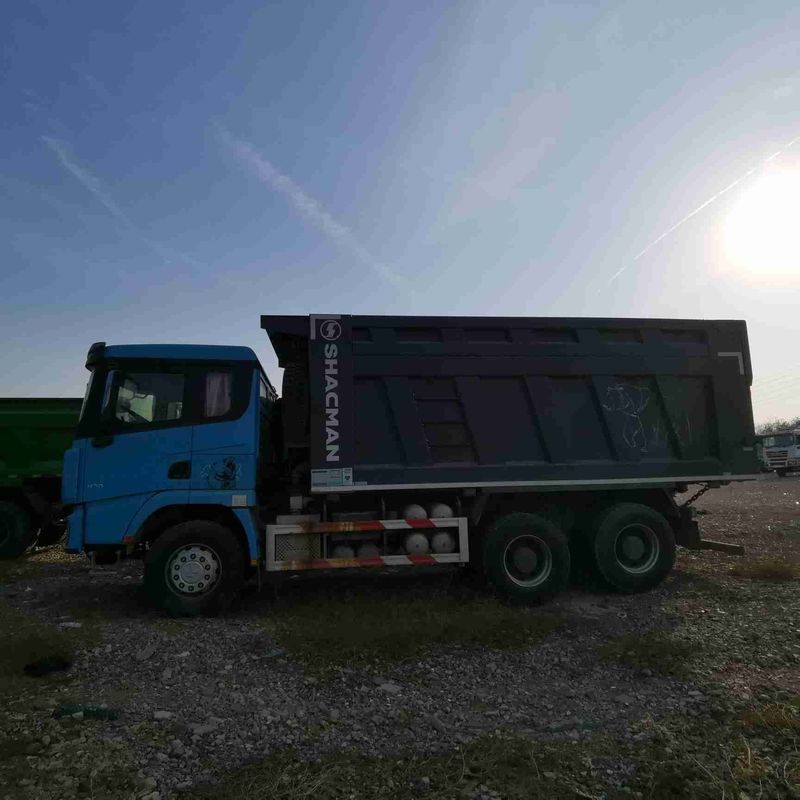 Camion à décharge lourde de 400 ch configuré avec suspension aérienne pour des performances optimales