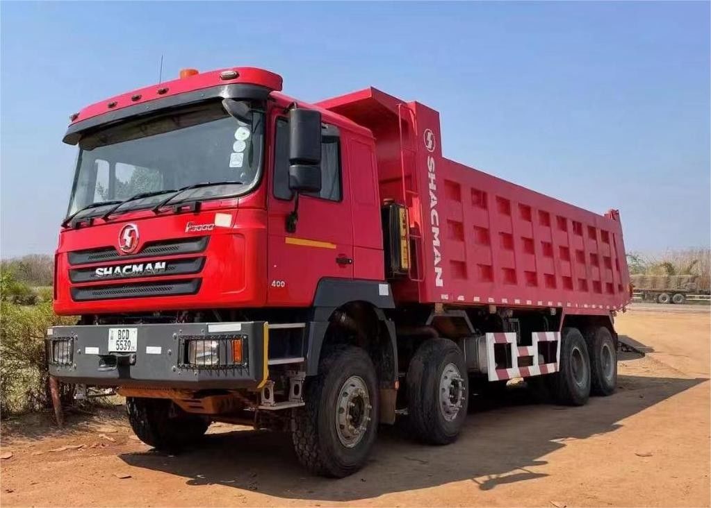 SHACMAN F3000 8x4 380hp EuroV camion à décharge double axe de stade avec moteur WEICHAI