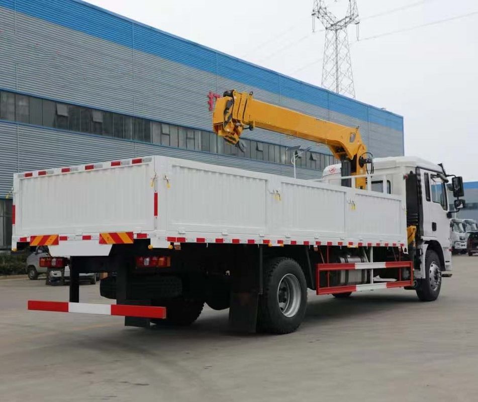 SHACMAN L3000 4X2 10 tonnes Capacité de chargement camion de fret 240HP Grue de fret de bonne qualité