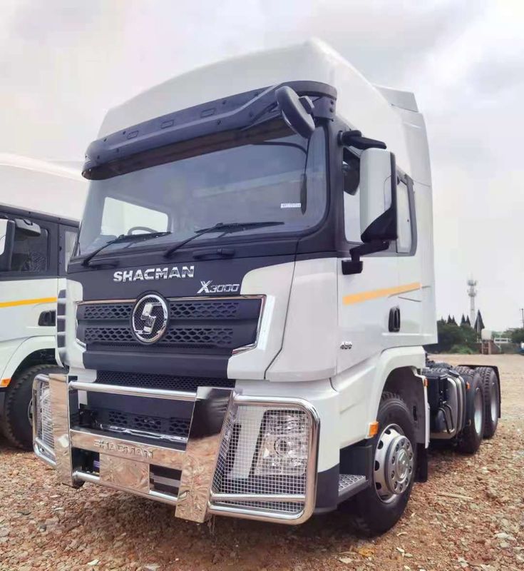 SHACMAN X3000 6x4 Tracteur Routier EuroV 480CV Blanc Tête de Tracteur Avec Cabine à Toit Haut Étendue Et Réservoir de Carburant de 400L