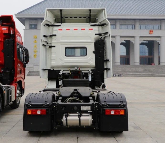 SHACMAN X3000 4x2 Tracteur 420HP Double dormeur Conducteur gauche Tracteur camion pour l' Algérie
