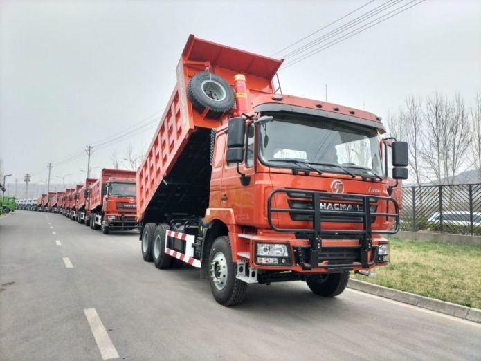 Système d'atténuation des collisions de camions à décharge lourds rouge néon 25T Capacité 6x6 6x4 8x4 Drive Type 12 roues 1800 3200 1350mm Wheel