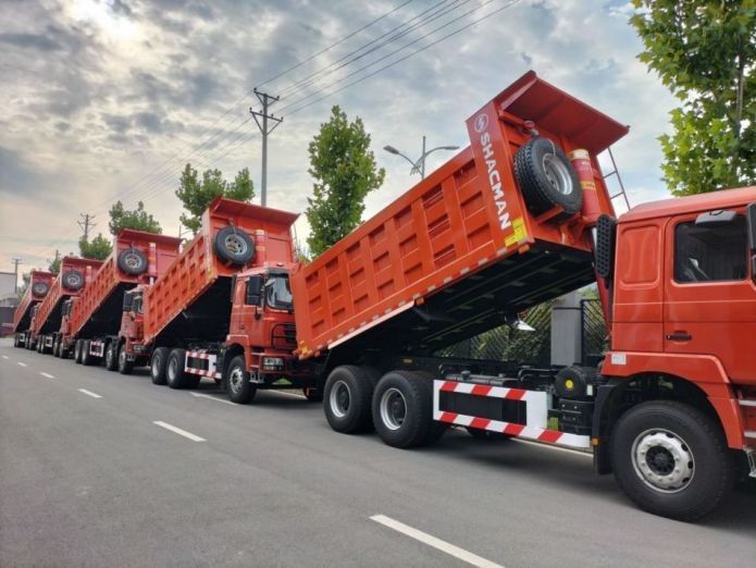 Système d'atténuation des collisions de camions à décharge lourds rouge néon 25T Capacité 6x6 6x4 8x4 Drive Type 12 roues 1800 3200 1350mm Wheel