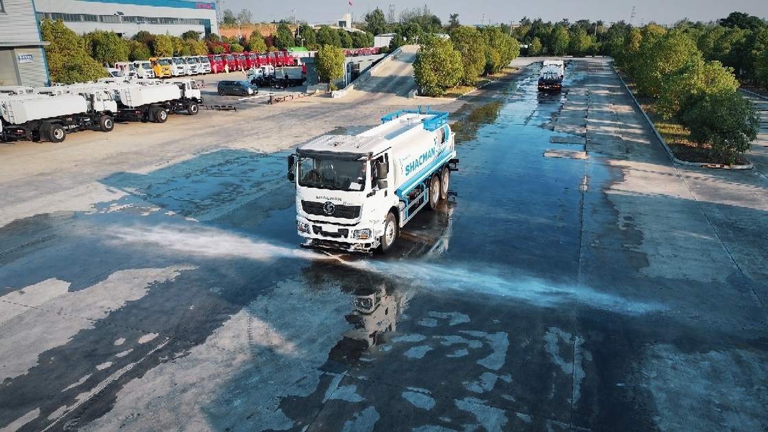 Camion-citerne SHACMAN H3000 4X2 avec moteur 336CV, réservoir de 10m³ et conduite à gauche Euro Ⅲ