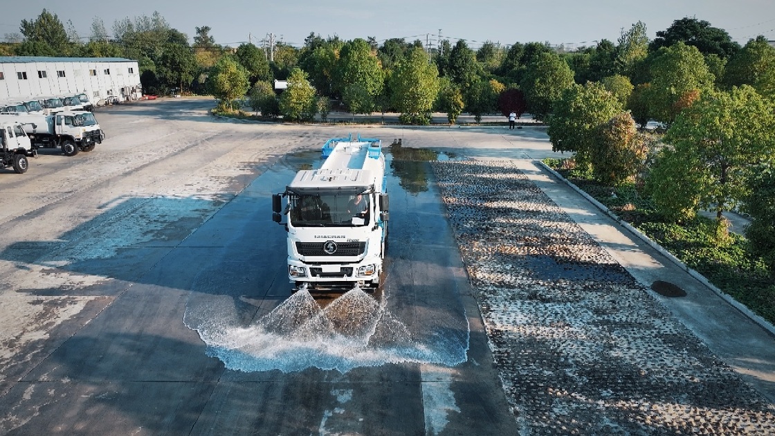 Camion-citerne SHACMAN H3000 4X2 avec moteur 336CV, réservoir de 10m³ et conduite à gauche Euro Ⅲ