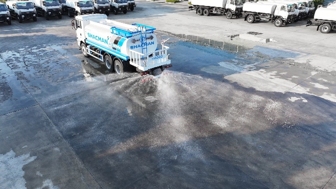 Camion-citerne SHACMAN H3000 4X2 avec moteur 336CV, réservoir de 10m³ et conduite à gauche Euro Ⅲ